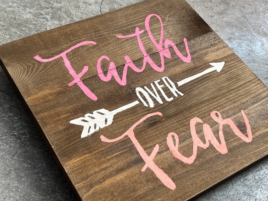 福音商品 受洗礼物 Faith over Fear 基督教木作饰品 圣诞礼物 - 摆饰 - 木头 粉红色