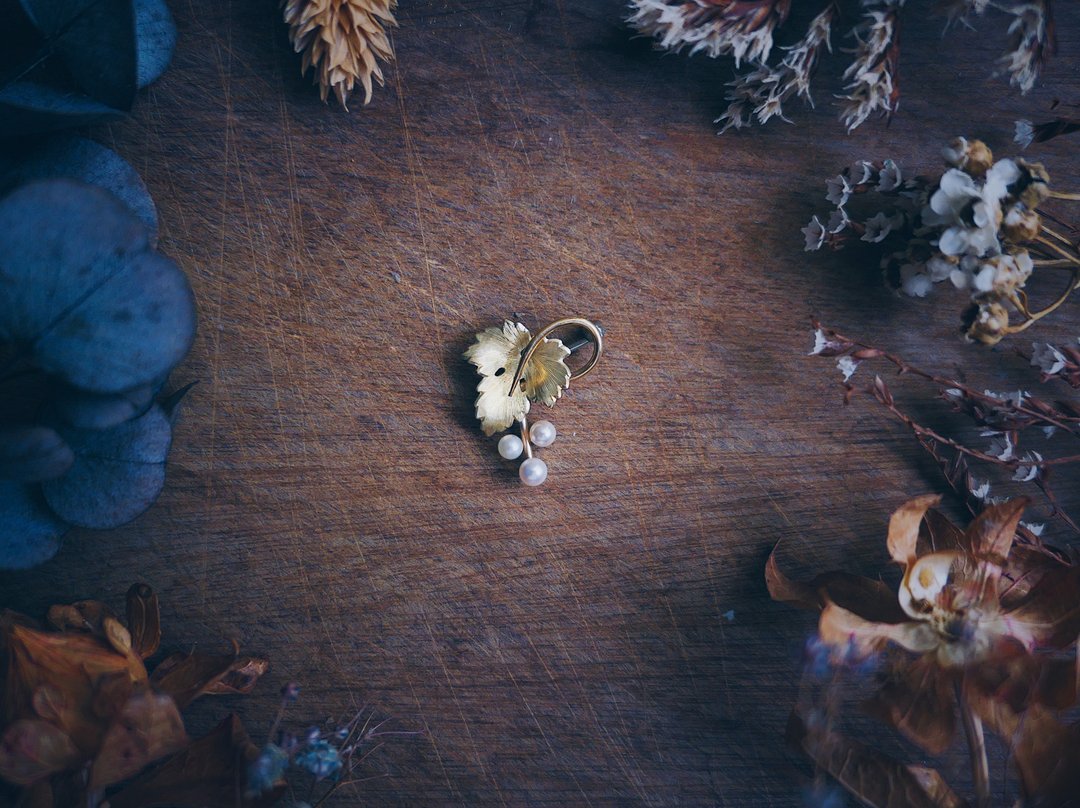 Krementz 珍珠葡萄叶小胸针－美国古董首饰 Vintage Jewelry - 胸针 - 珍珠 