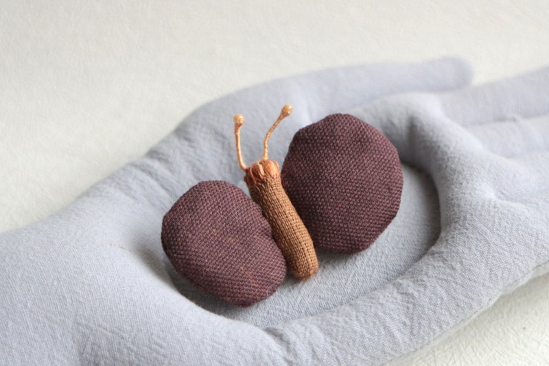 小蝴蝶 刺绣胸针别针 / 61 巧克力蝶 - 徽章/别针 - 绣线 咖啡色