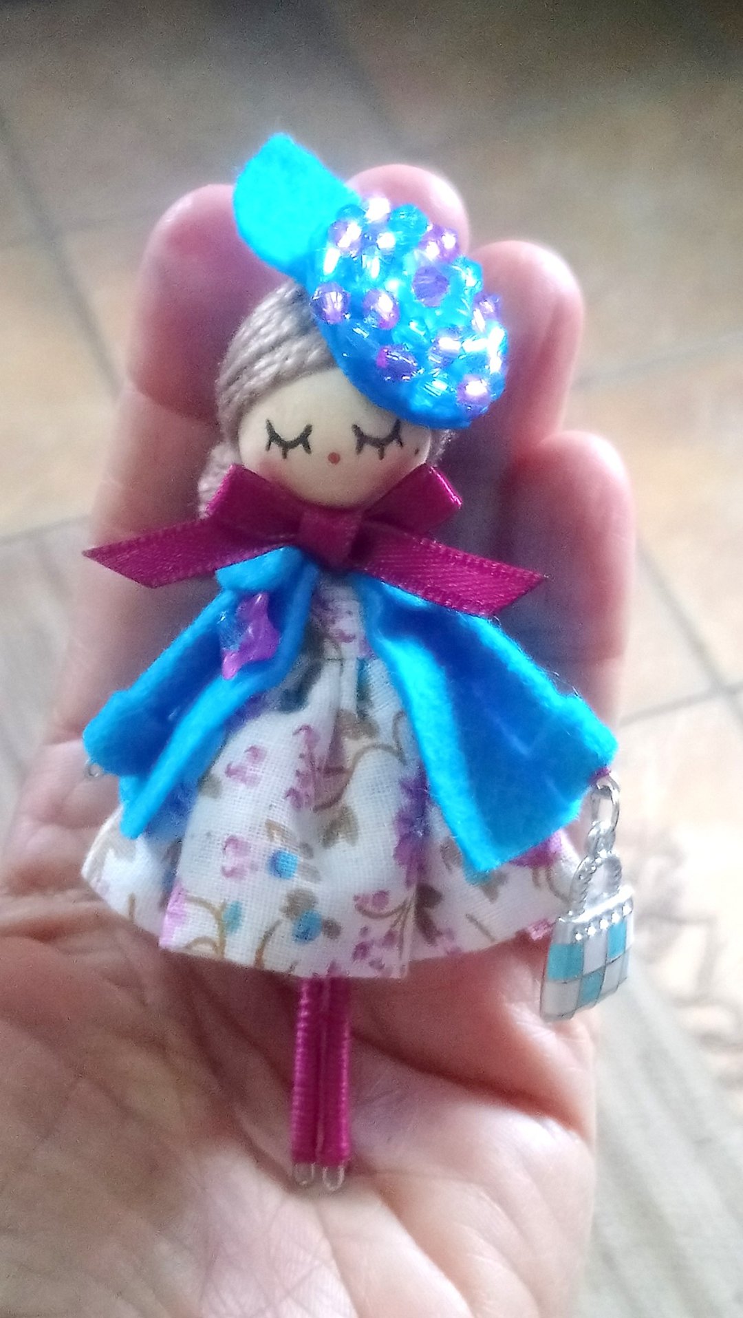 Brooch doll - 胸针 - 木头 蓝色