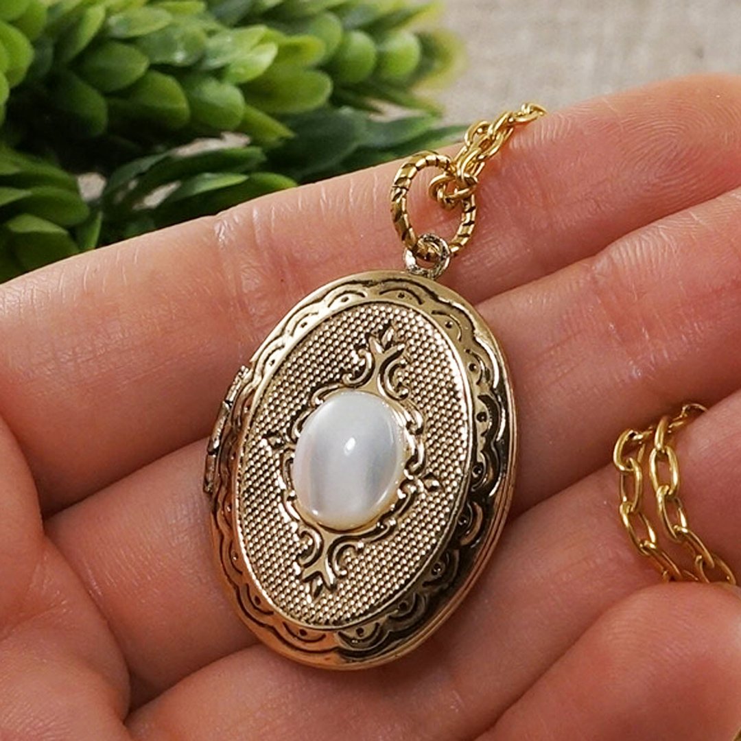White Mother of Pearl MOP Oval Golden Photo Locket Wedding Necklace Jewelry Gift - 项链 - 其他材质 白色