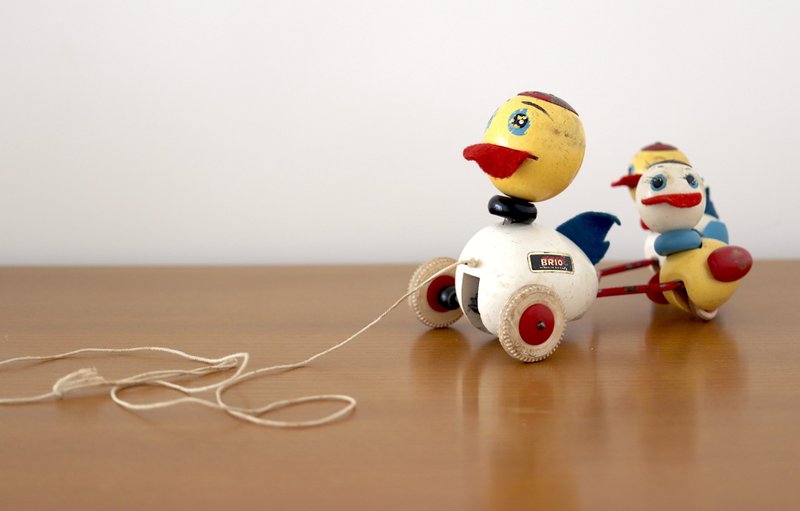 瑞典Brio唐老鸭鸭铁皮实木拖拉老玩具 - 玩具/玩偶 - 木头 红色