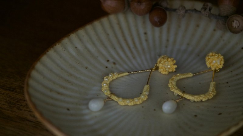 小雏菊花圈。钩针耳针。 - 耳环/耳夹 - 绣线 