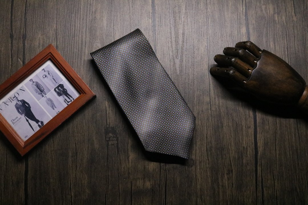 棕色小点真丝领带/绅士装休闲商务necktie - 领带/领带夹 - 丝．绢 多色