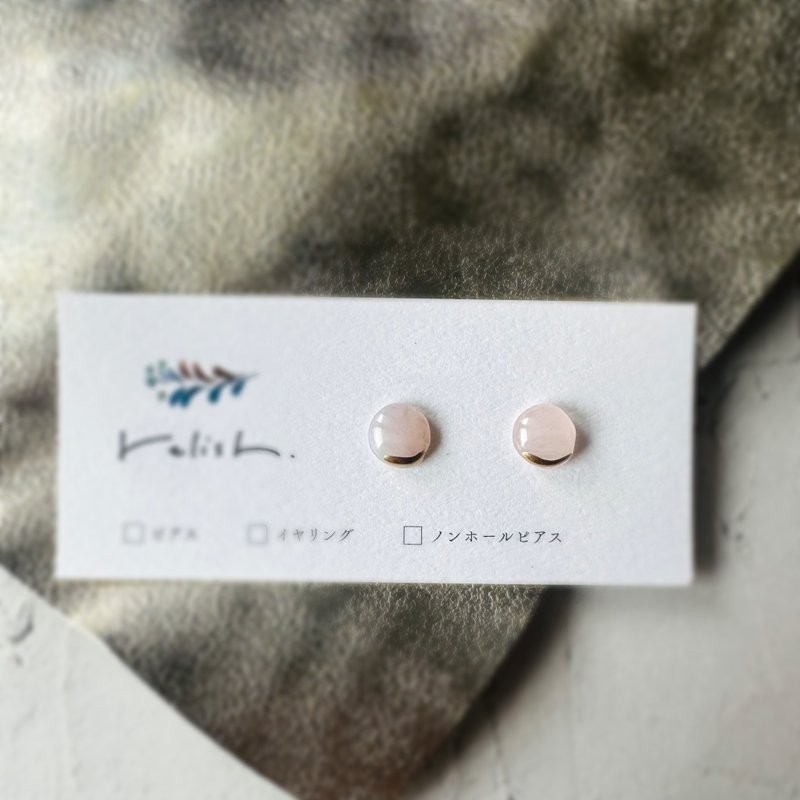 【再次贩售】适合上班配戴 小巧天然石 深层玫瑰石英 金继工艺 无耳洞耳夹式耳环 镀金 粉色 迷你 简约 礼物 - 耳环/耳夹 - 石头 粉红色