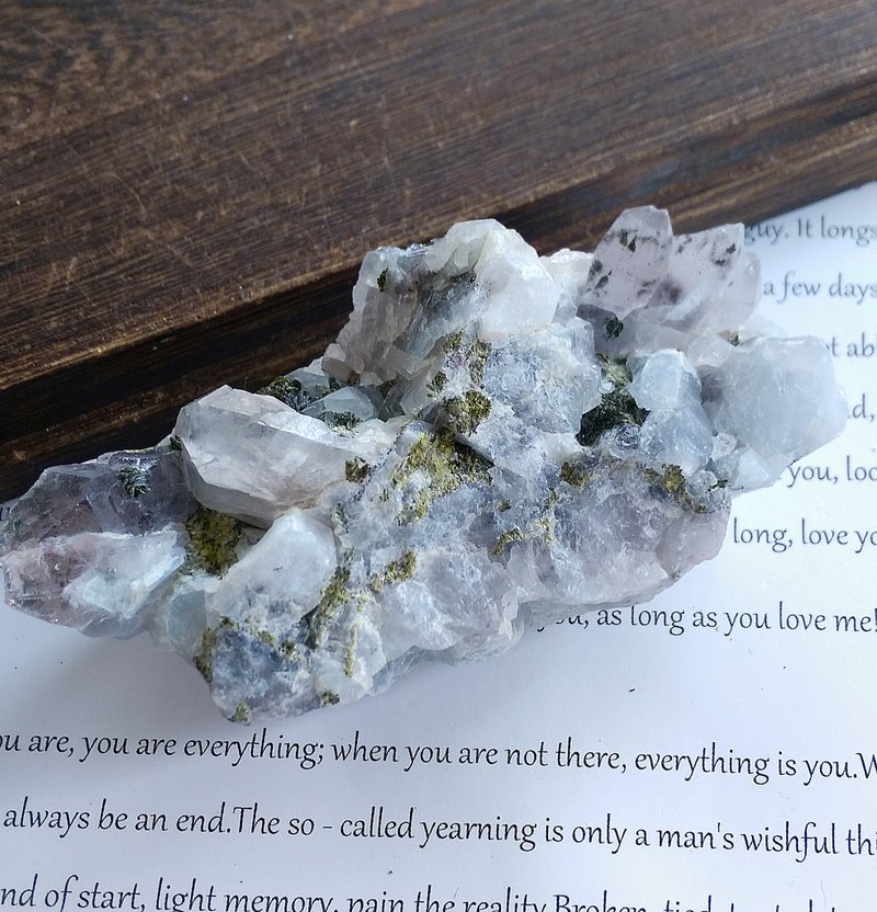 Quartz with lnclusions 绿帘石共生矿 花园水晶 天然矿石 原矿 - 摆饰 - 其他材质 