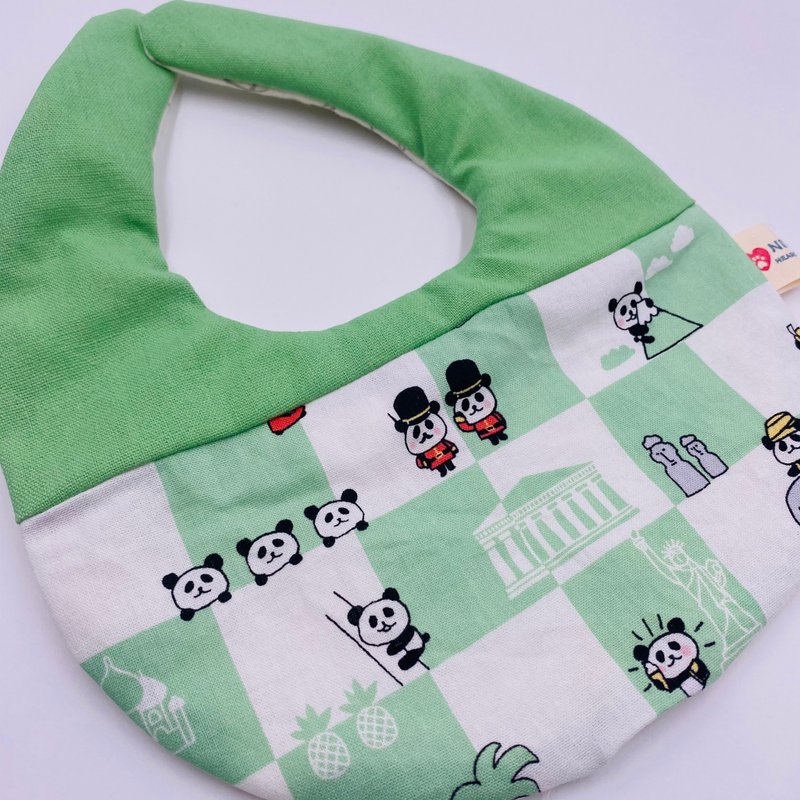 世界旅行熊猫拼接围兜 二重纱 口水巾 设计款 弥月礼 - 围嘴/口水巾 - 棉．麻 绿色