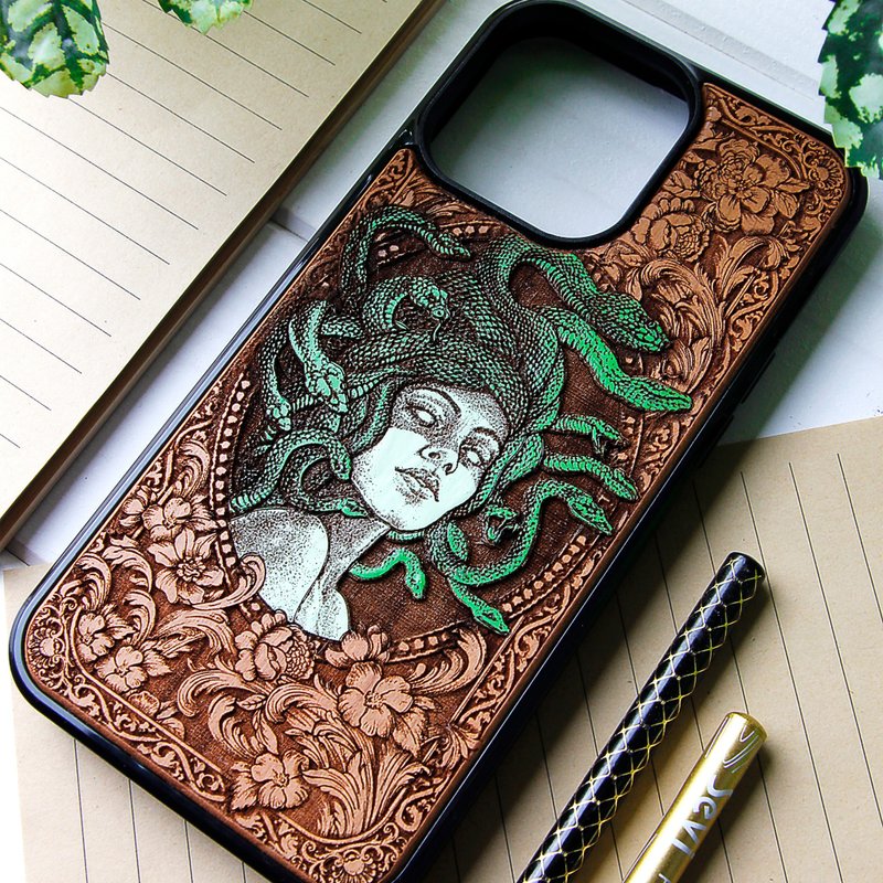 美杜莎重彩版 - 手机壳木质雷射雕刻+手绘 - 手机壳/手机套 - 木头 咖啡色