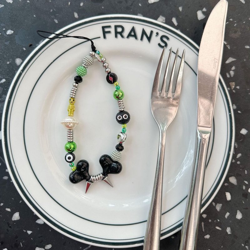 【热卖】外星人 秘鲁珠 手工 铆钉 电话绳 Y2K 千禧风 | 欧美风 - 颈链 - 珍珠 黑色