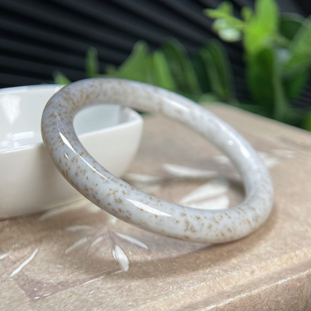 和田玉糖白手镯54MM 老料飘桂花糖渐变糖玉手环 附证书 玉质油润 - 手链/手环 - 玉石 