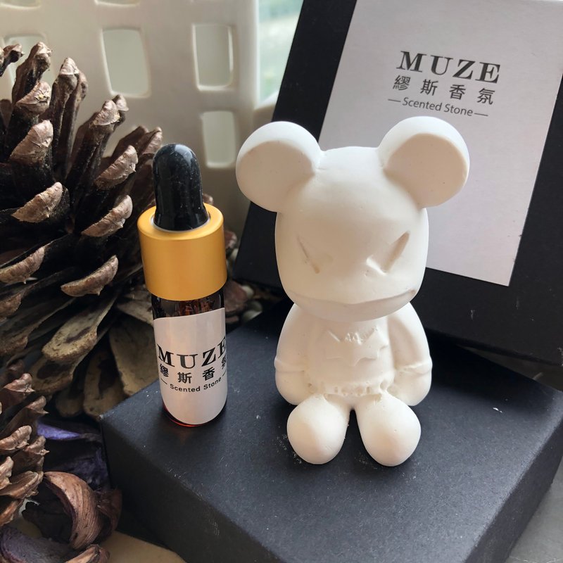 手工香氛扩香石—蝙蝠侠坐姿小熊 2D半平面 三款香味 附5ml精油瓶 - 香薰/精油/线香 - 陶 白色