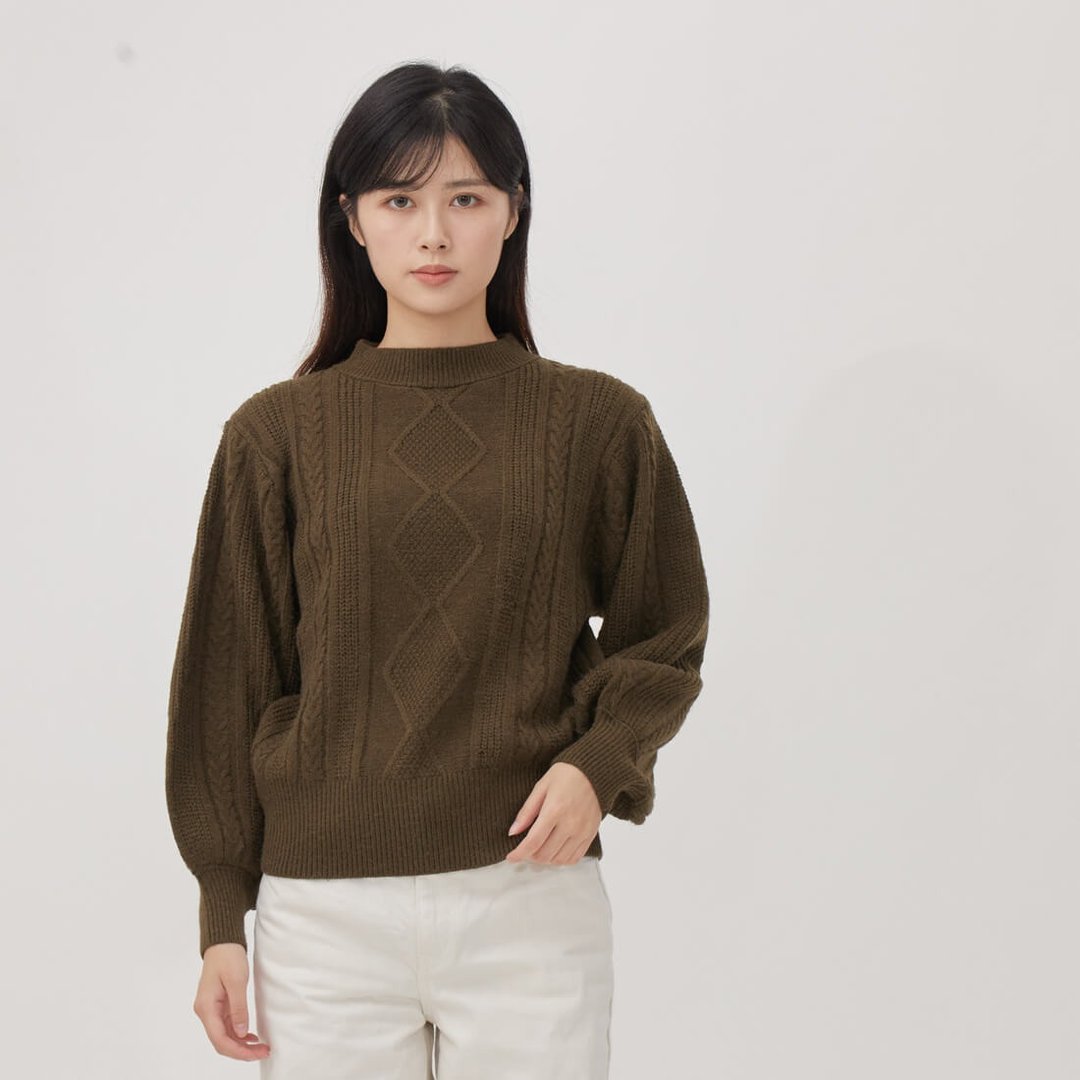 Nora 圆领澎澎袖短版麻花针织毛衣/橄綠 - 女装针织衫/毛衣 - 其他人造纤维 绿色