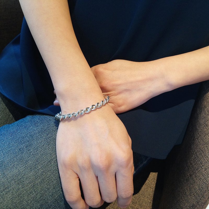 Rome a bangle_罗马a手环 | 925银 个性商品 限量 设计师手作 - 手链/手环 - 银 银色