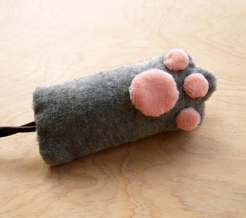 灰猫手钥匙包  手工缝制温柔触感 - 钥匙链/钥匙包 - 其他材质 灰色