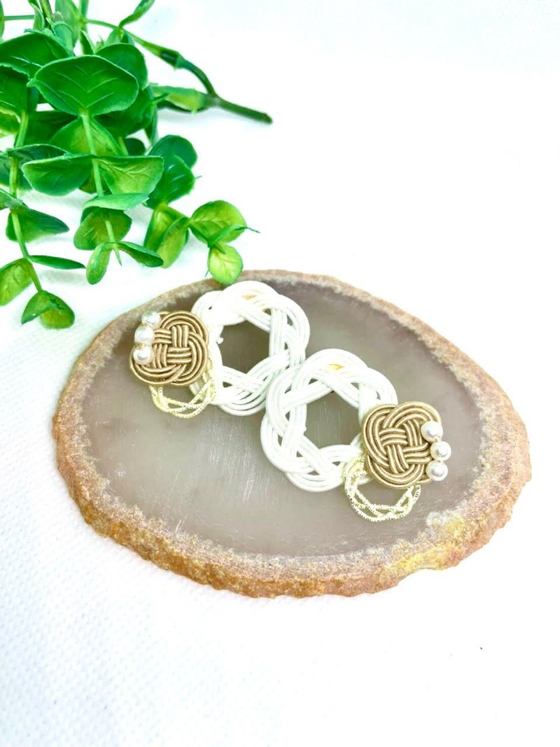 [Japanese tradition] mizuhiki flower wreath - 耳环/耳夹 - 纸 卡其色