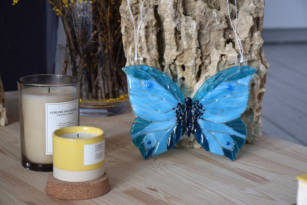 Glass blue butterfly suncatcher for window or garden - Fused glass sun catcher - 摆饰 - 玻璃 蓝色