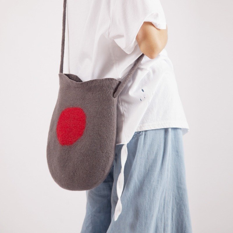 轲人手工原创毛毡包单肩斜跨小包女复古文艺日系禅意休闲女士小包 - 侧背包/斜挎包 - 羊毛 