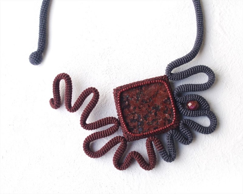Brown Gray Abstract Flower Crochet Bib Necklace Natural Granite Stone - 项链 - 绣线 咖啡色