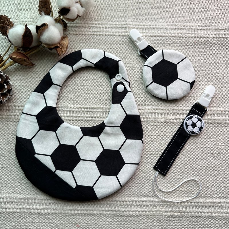 足球造型围兜礼盒组、平安符袋、奶嘴夹、围兜兜 - 围嘴/口水巾 - 其他材质 多色