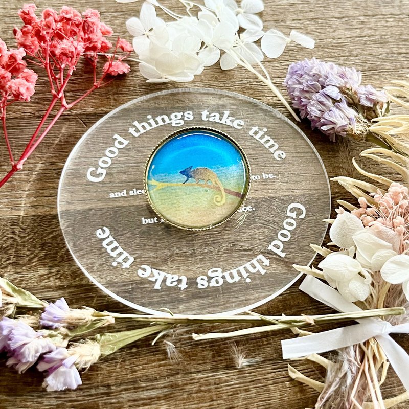 风景画胸针 变色龙 暮光 森林 爬虫类 - 胸针 - 树脂 黄色