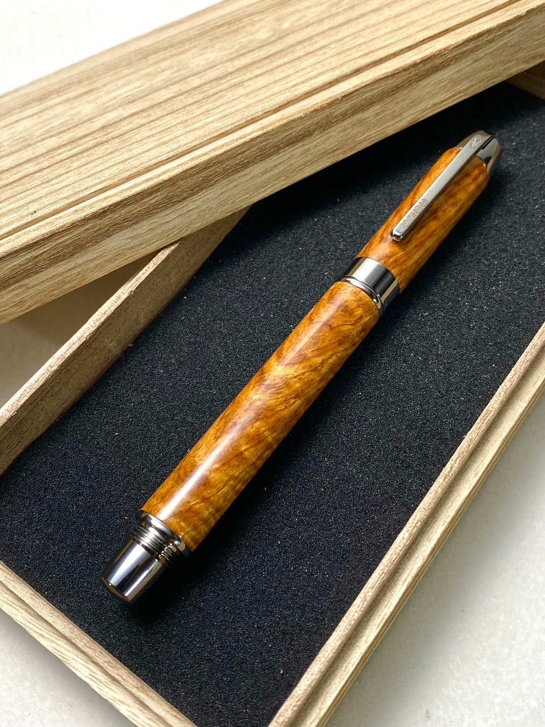 3952 老山羊 - 大鹏湾 黄花梨木 高清高亮版 双色书法钢尖钢笔 - 钢笔 - 其他材质 