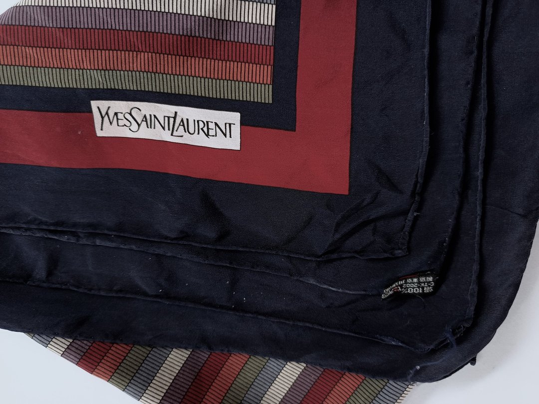 复古 Yves Saint Laurent 丝巾，30 x 30 英寸，条纹丝巾 - 丝巾 - 丝．绢 红色