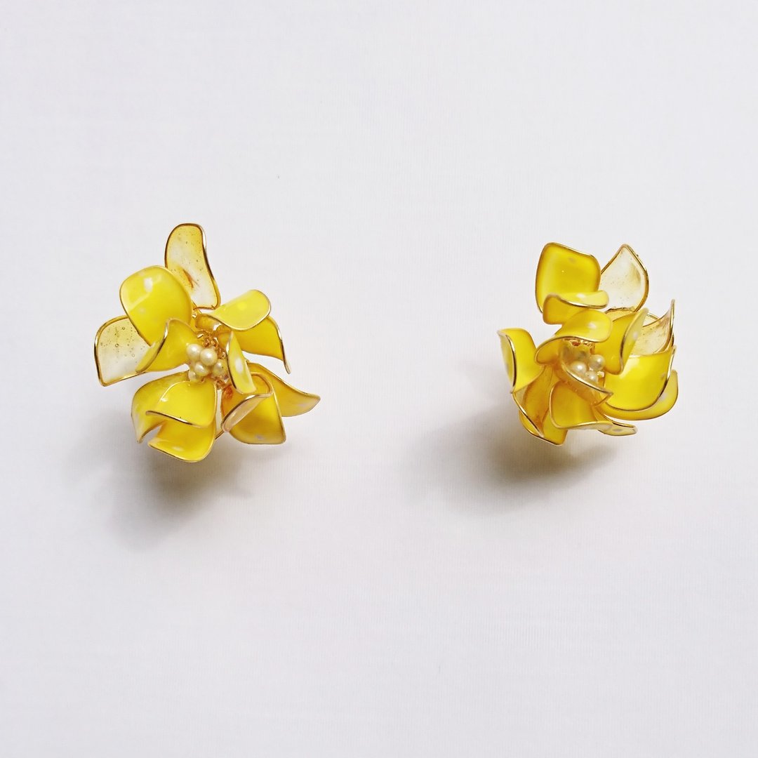 <玉子>造型手工设计树脂耳环/耳钉款/earring/accessories - 耳环/耳夹 - 其他材质 黄色