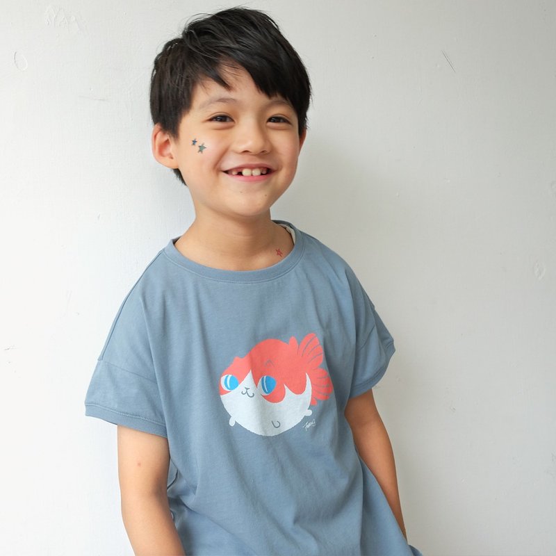 Kids Tisha金鱼喵/儿童纯棉Tshirt 雾灰蓝-中性版 - 童装上衣 - 棉．麻 蓝色