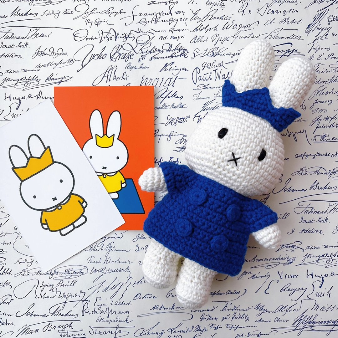 荷兰 Just Dutch | Miffy 米飞兔 编织娃娃和她的蓝色外套+皇冠 - 玩偶/公仔 - 棉．麻 蓝色