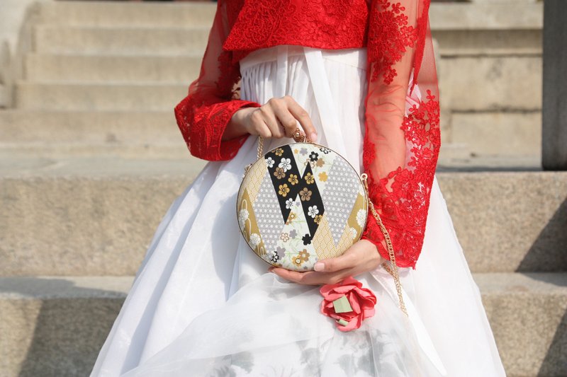 日式紫金小圆包 - 手拿/ 斜背两用 - 侧背包/斜挎包 - 棉．麻 紫色