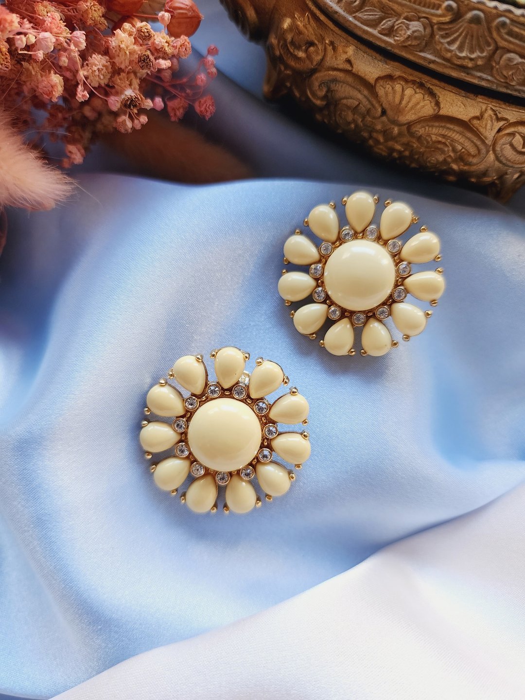美国西洋古董饰品/米白仿宝石花莱茵夹式耳环Kate Spade NEW YORK - 耳环/耳夹 - 其他金属 