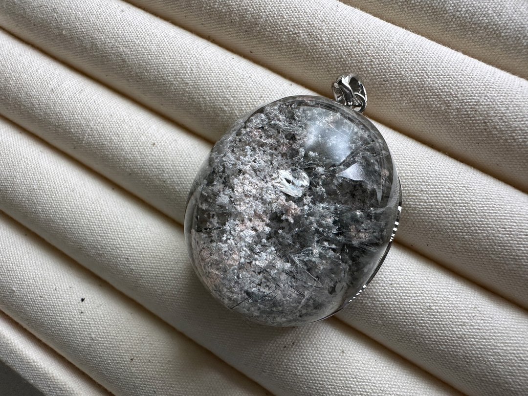 粉幽灵共生辉锑银发 银饰吊坠 - 项链 - 水晶 