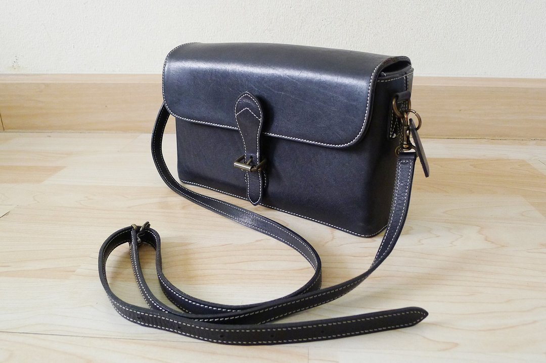 Vintage NORMA KAMALI Black Genuine Leather Rigid Box Shaped crossbody bag - 侧背包/斜挎包 - 真皮 黑色