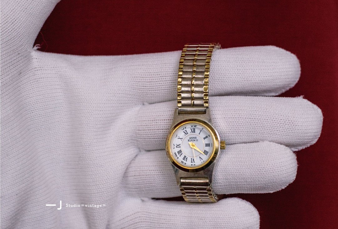 ANNE KLEIN II 美国品牌 银金表壳 弹性伸缩表带式 石英表 古董表 - 女表 - 其他材质 银色