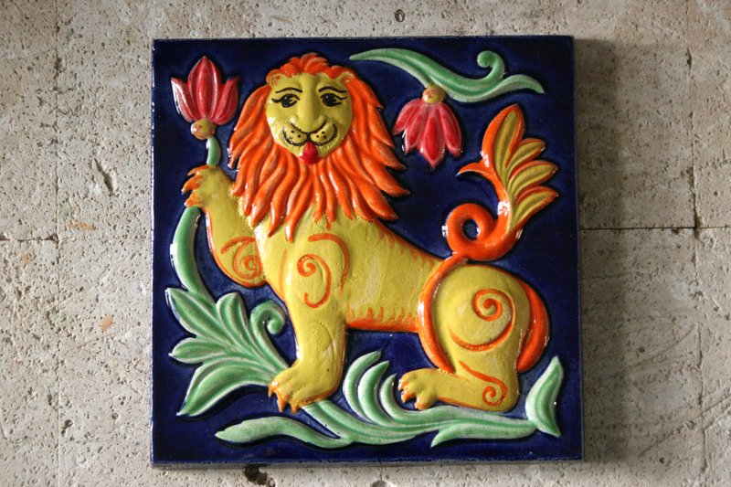 Ceramic tile Medieval lion Wall art Ancient glazed ceramic tile - 花瓶/陶器 - 粘土 黄色