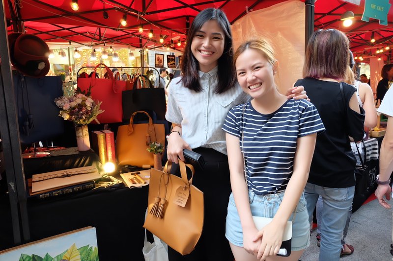 SWAN HANDBAG + TASSEL - 手提包/手提袋 - 人造皮革 红色