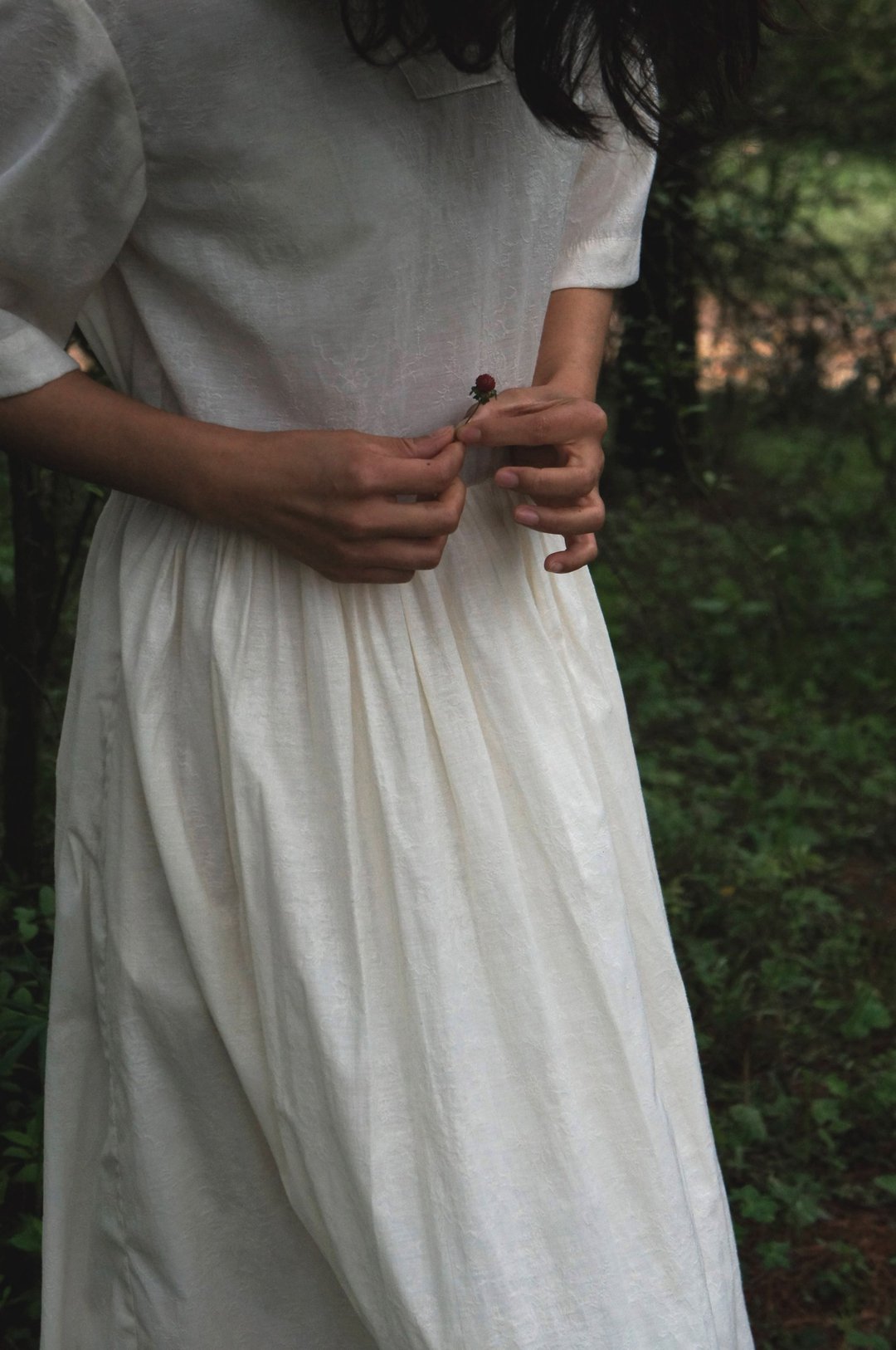 蔷薇提花V领连身裙 V neck rose dress in  jacquard - 洋装/连衣裙 - 棉 白色