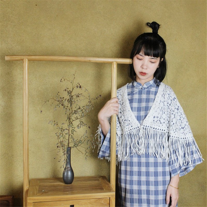 白色 百搭流蘇鏤空披肩 搭配旗袍 新中式中秋春節改良洋裝連身裙 - 女装休闲/机能外套 - 棉．麻 白色