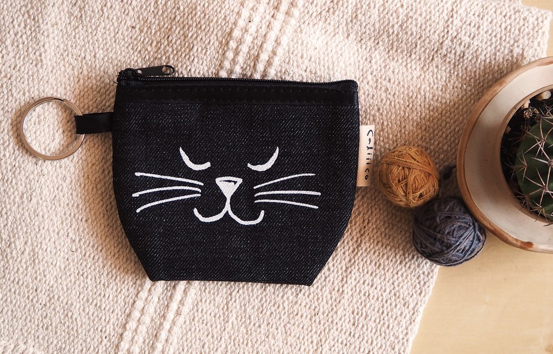 coin bag hand print with black cat - 零钱包 - 棉 卡其色