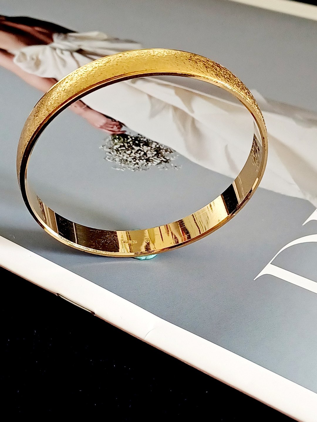 vintage jewelry  Crown Trifari 镀金刷纹经典风格 手环 - 手链/手环 - 其他金属 