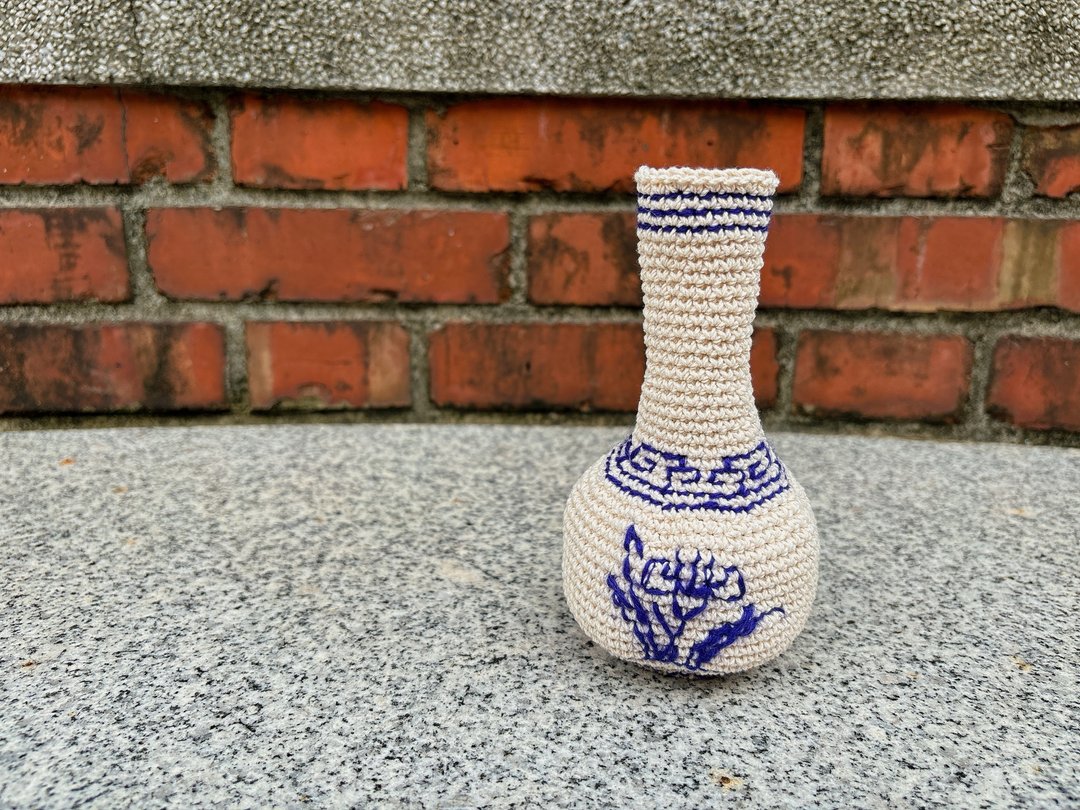 萱草圆肚瓶  青花瓷风 手织花器 - 花瓶/陶器 - 棉．麻 白色