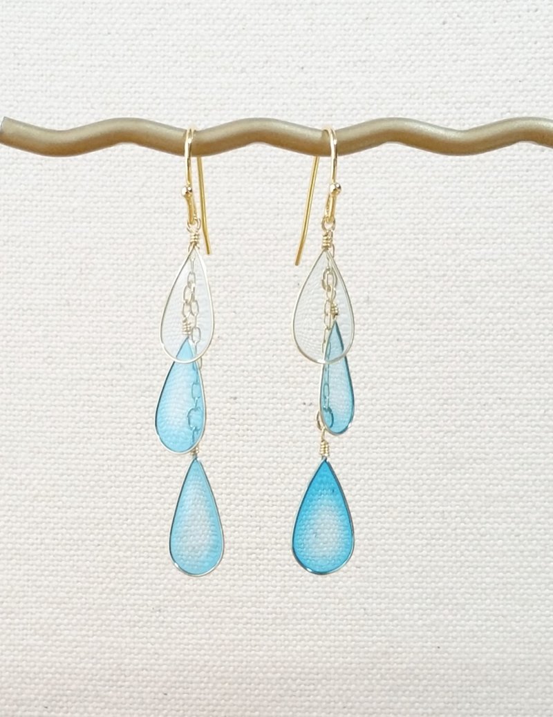 raindrop pierced earrings or clip-on earrings - 耳环/耳夹 - 树脂 蓝色
