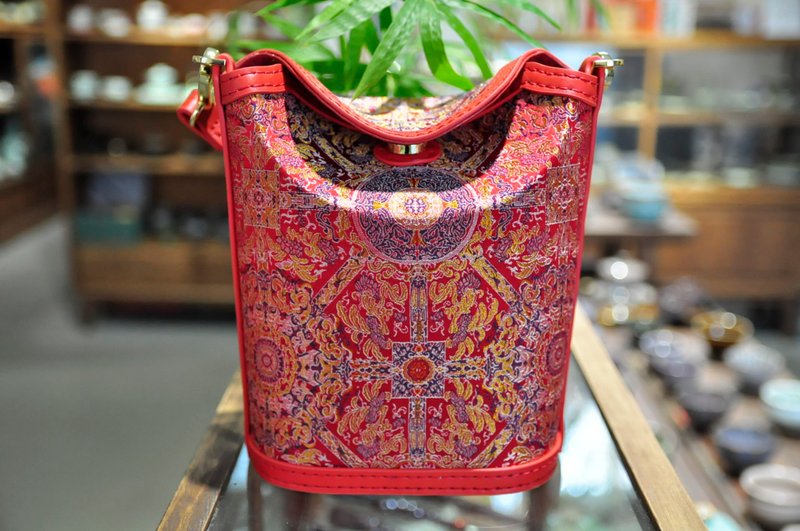 红色真丝宋锦水桶包 - 侧背包/斜挎包 - 丝．绢 