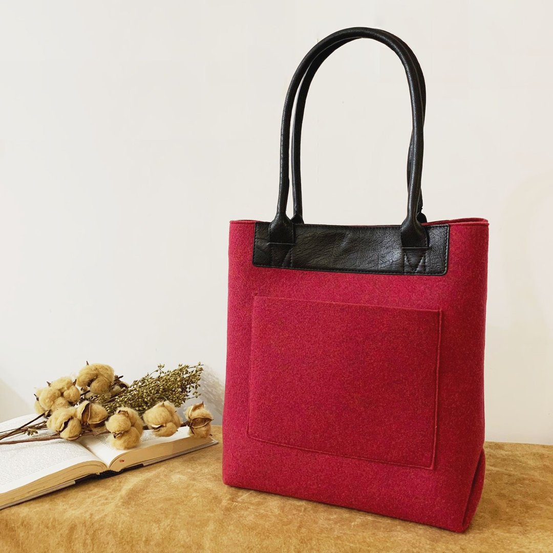 PET bottle recycled felt x cowhide vertical tote bag 3 colors available tote bag A4 storage cowhide eco-sustainable M0071 - 手提包/手提袋 - 环保材料 红色