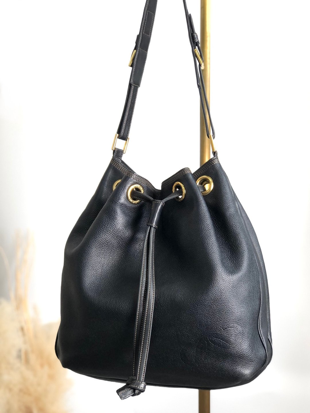 【日本直送，名牌二手包装】LOEWE 单肩包黑anagram 皮革 抽绳 Vintage 复古 老 xem44m - 侧背包/斜挎包 - 真皮 黑色