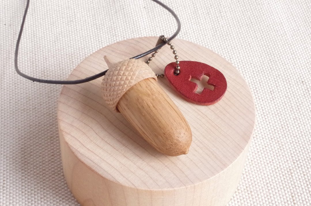 A bit large wooden acorn (OPENABLE) Pendant Oak & Maple - 项链 - 木头 卡其色