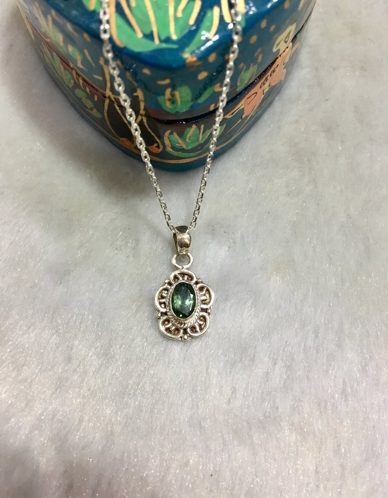 碧玺吊饰 吊坠 项链 绿色 椭圆家族 尼泊尔手工制 925纯银 - 项链 - 宝石 绿色