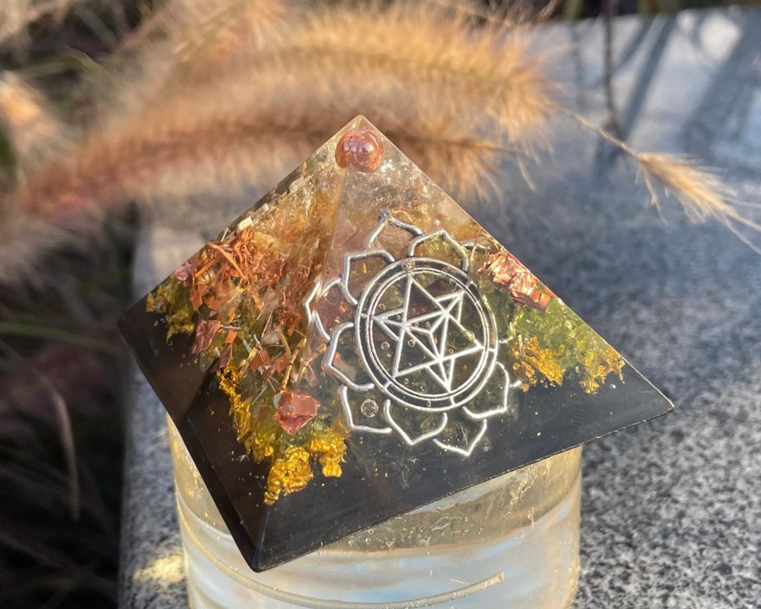梅尔卡巴奥刚能量八角金字塔 - 摆饰 - 铜/黄铜 金色