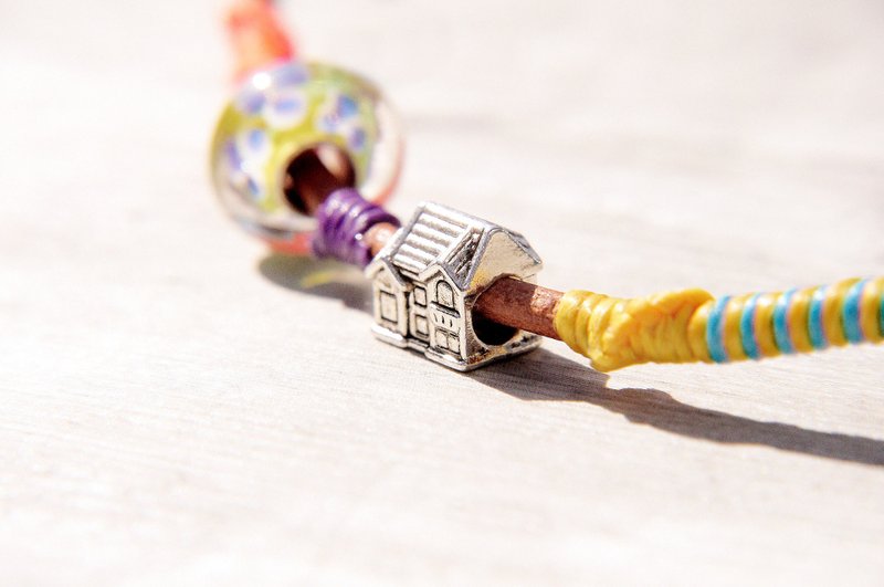 / 热带海洋 / 英式琉璃蚕丝蜡线 + 牛皮手环 - 英式小房子 + 草地色琉璃 - 手链/手环 - 真皮 多色