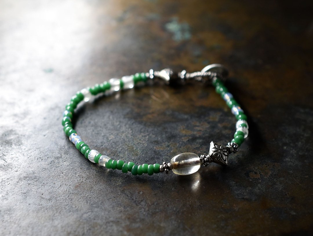 Clear bohemia beads and Indian parts, gooseberries, green antique beads, opal glass bracelet - 手链/手环 - 玻璃 绿色